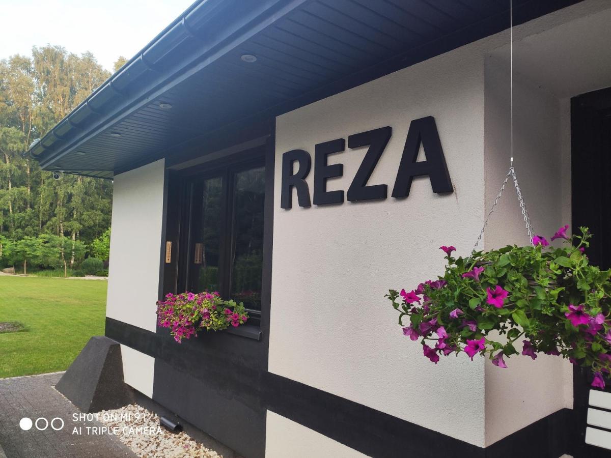Reza Farma *